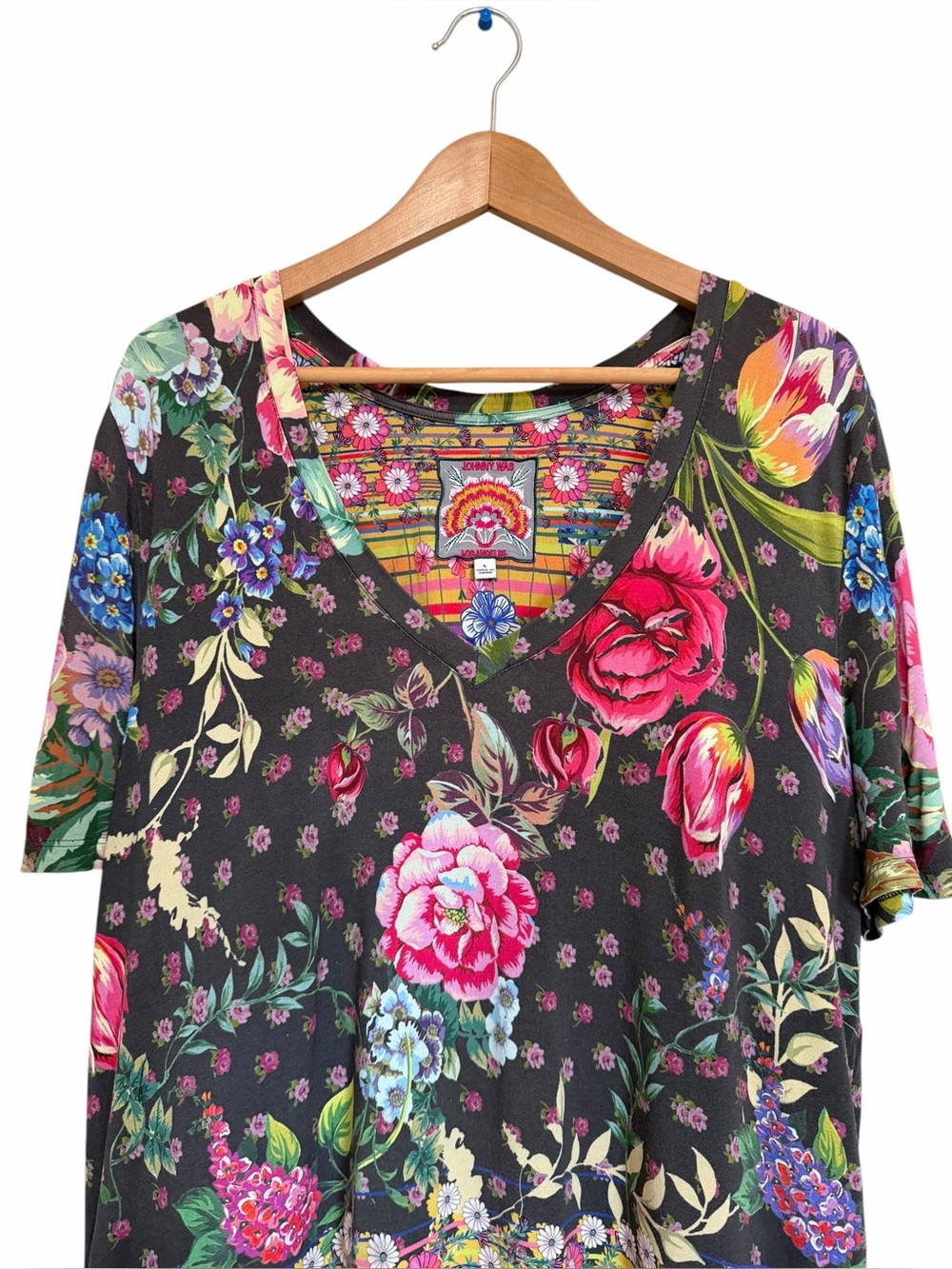 Johnny Was Naomi Favorite Border S/S V-neck Slim Tee - Picture 4 of 12
